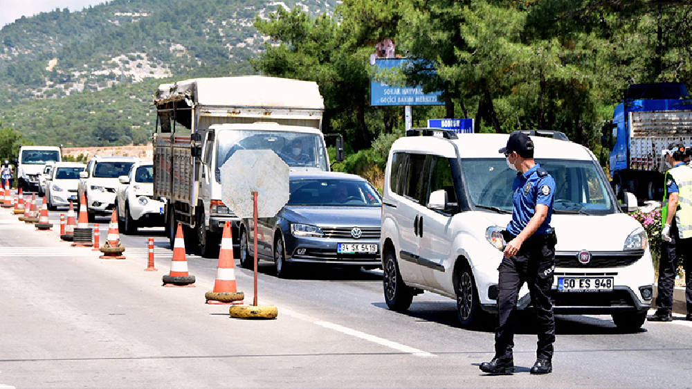 Bodrum'da korkulan oluyor: Son 24 saatte 10 bin araç