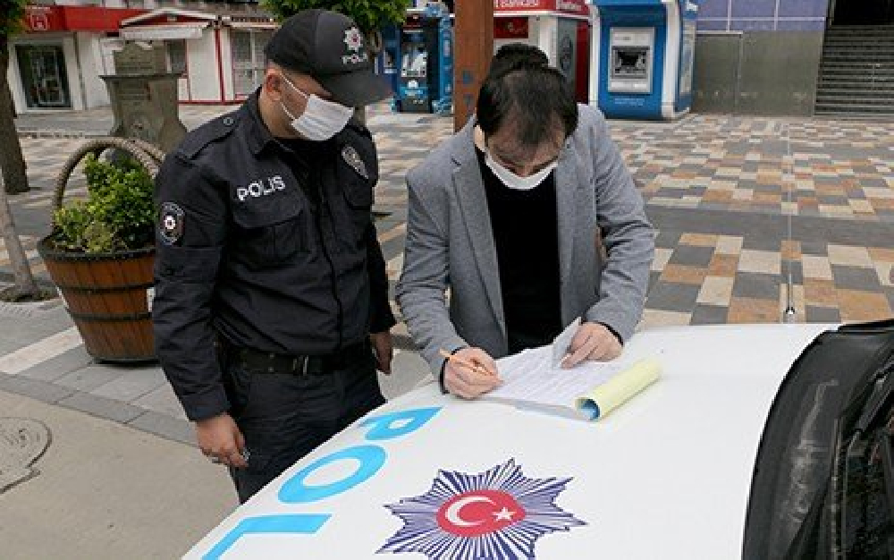 Ekmek almaya çıkan vatandaşa cezai işlem uygulandı