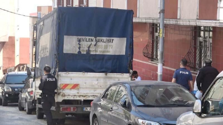 İstanbul'da bir kişi, kamyonet kasasında asılı halde ölü bulundu