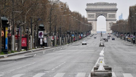Fransa'da günlük vaka sayısı 30 binin üzerine çıktı, Paris'te sokağa çıkma yasağı ilan edildi