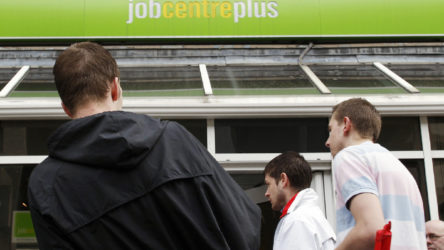 İngiltere'de genç işsizlerin sayısı 1 milyonu aşabilir