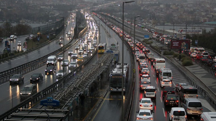 İstanbul'da korkutan tablo: Trafik yoğunluğu 4 kart arttı