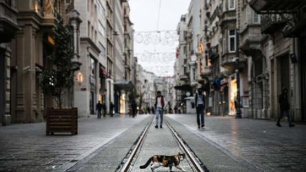 Taksim Meydanı ve İstiklal Caddesi'nde maske zorunluluğu ve 3 metre mesafe kuralı getirildi