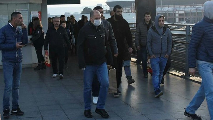 İzmir’de maske takma zorunluluğu getirildi