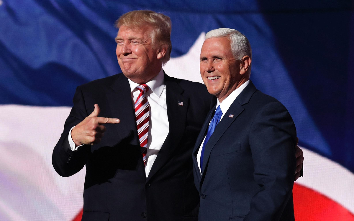 Trump, yardımcısı Pence’i yalanladı