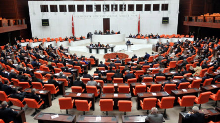Partilerin bayramlaşma programı: MHP 4, AKP 3 parti ile görüşmeyecek
