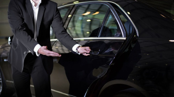 Zenginlere seyahat yasağı yok: Belgelerini VIP araç şirketleri ayarlıyor
