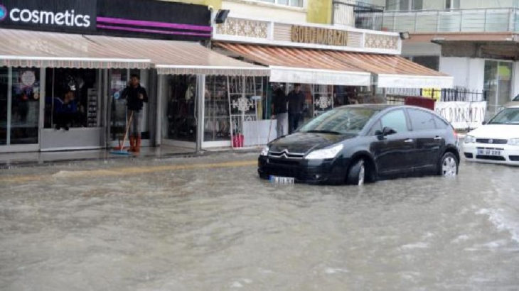 Ankara'da sağanak: İstinat duvarı çöktü