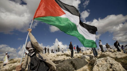 İsrail, işgal altındaki Batı Şeria'da 41 Filistinliyi tutukladı