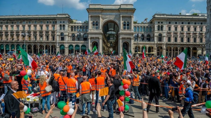 İtalya'da turuncu yelekliler protestosu