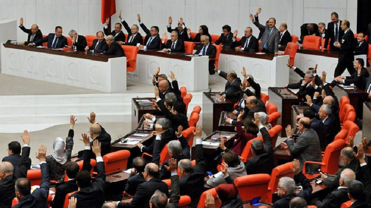 AKP-MHP klasiği: 'En düşük emekli maaşı asgari ücret seviyesine çekilsin' önerisine ret