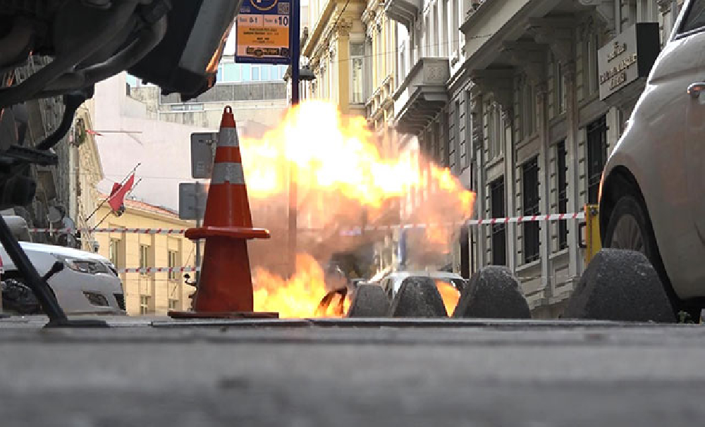 İstanbul Karaköy’de şüpheli çanta fünye ile patlatıldı