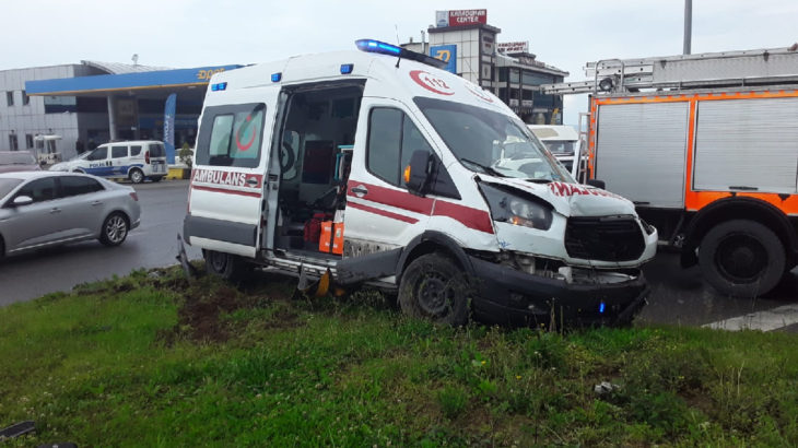 Zonguldak'ta ambulans ile otomobil çarpıştı: 1 ölü, 1 yaralı