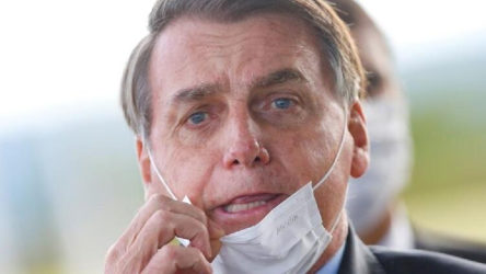 Gazetecilerden maskesini çıkaran Bolsonaro'ya dava