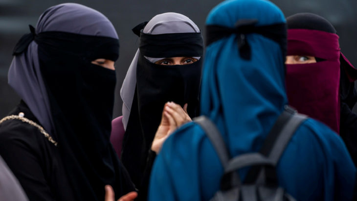 Almanya'da okullarda burka ve nikab yasağı