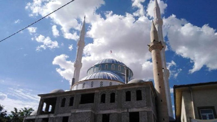 Kayseri'de bir genç minareden kendini attı