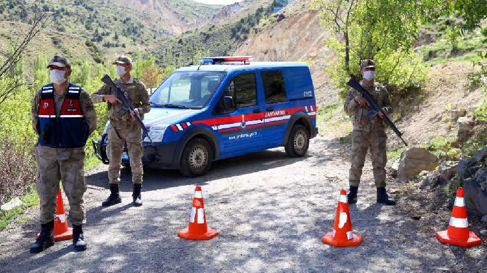 Çorum Oğuzlar'da bir köy karantinaya alındı