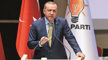 Tuncay Özkan: İktidar 81 ilde CHP logolu PKK afişleri asacak