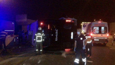 Bursa'da yolcu otobüsü devrildi: Ölü ve yaralılar var