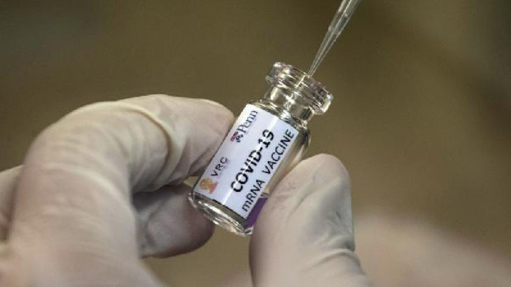 Almanya'da 8 kişiye 5 kat fazla doz koronavirüs aşısı yapıldı