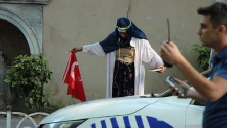 Dolmabahçe'de 'şüpheli kadın' alarmı
