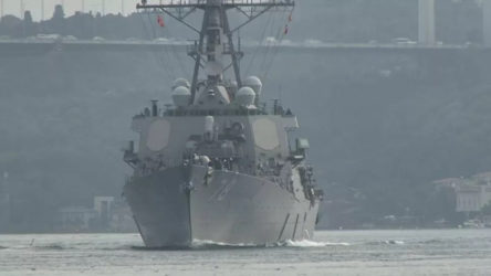 ABD savaş gemisi İstanbul Boğazı'ndan geçti!