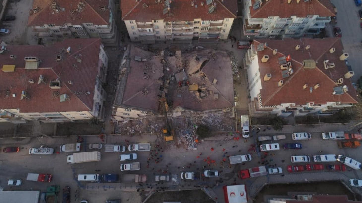 Elazığ depreminde 14 yurttaşın can verdiği Dilek apartmanı: 13 yıl önce ağır hasar almış, sadece güçlendirme yapılmış