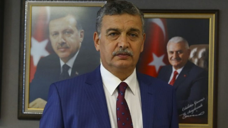 AKP'li vekil Albayrak'a böyle sahip çıktı: Köpekler havladı diye atlar ölmez...