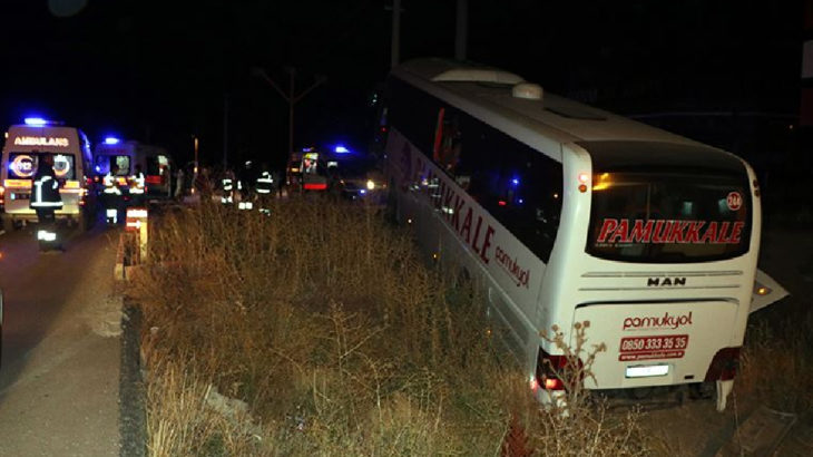 Yolcu otobüsü şarampole düştü, 30 kişi yaralandı