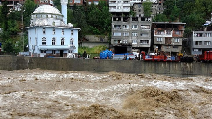 Doğu Karadeniz’de şiddetli yağış etkili oluyor