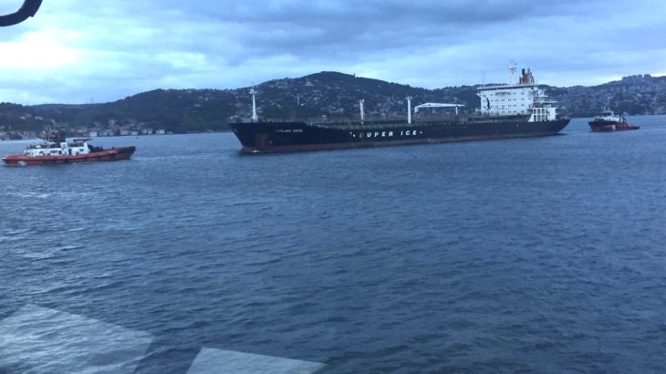 İstanbul Boğazı'nda tanker sürüklendi