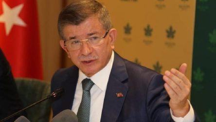 Davutoğlu'ndan emekli amirallere tepki: Darbe heveslilerine geçit verilemez