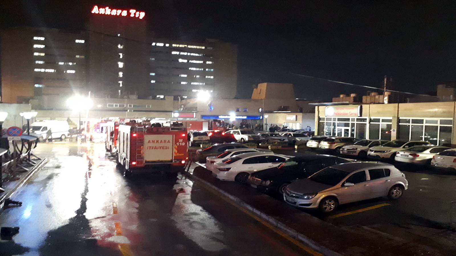 Kaldığı hastane odasını ateşe verdi