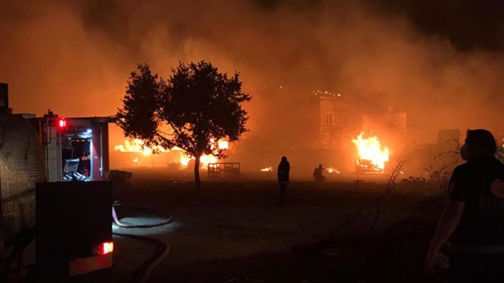 Gebze'de palet fabrikasında yangın