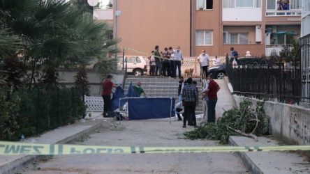 İzmir'de kadın cinayeti: 2 kişi hayatını kaybetti, 1 ağır yaralı