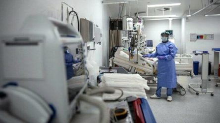 Türkiye'de son 24 saatte koronavirüsten 61 kişi hayatını kaybetti, ağır hasta sayısında artış sürüyor