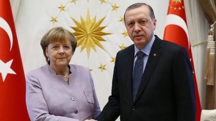 Kongre öncesi Erdoğan Merkel ile görüştü