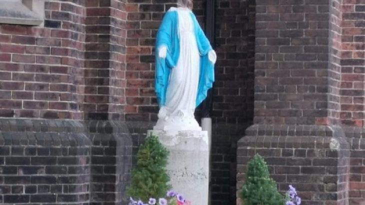 Kilise bahçesindeki Meryem Ana heykeline saldırı