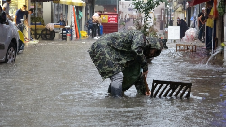 Ordu Altınordu'da şiddetli yağış sele neden oldu
