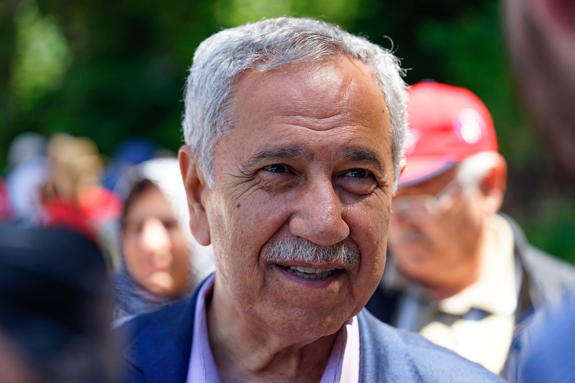 Bülent Arınç'tan Joe Biden ve Kamala Harris'e tebrik
