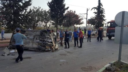 Adana Ceyhan'da tarım işçilerini taşıyan kamyonet kaza yaptı: 7 yaralı