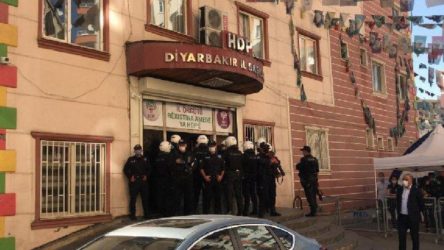 HDP Diyarbakır il ve ilçe binalarına polis operasyonu: 2 gözaltı