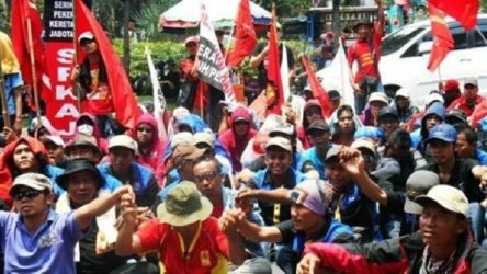 Endonezya'da binlerce işçi genel grevde