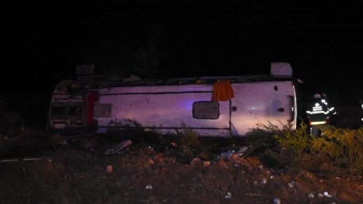 Eskişehir'de yolcu otobüsü devrildi: 3 yaralı