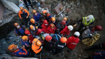 Depremde bilanço ağırlaşıyor: 91 can kaybı, 994 yaralı