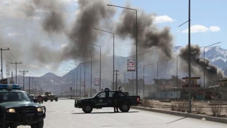 Afganistan'da askeri taşıyan konvoya bombalı saldırı: 13 ölü