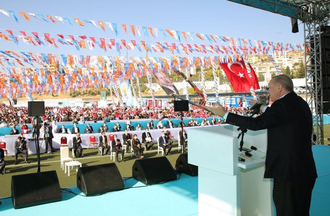Sosyal mesafe de sınıfsal: Protokole var halka yok!