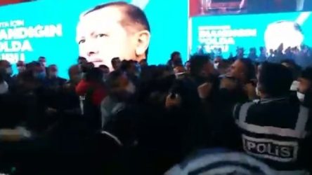 AKP il kongresi karıştı: Polis müdahale etti