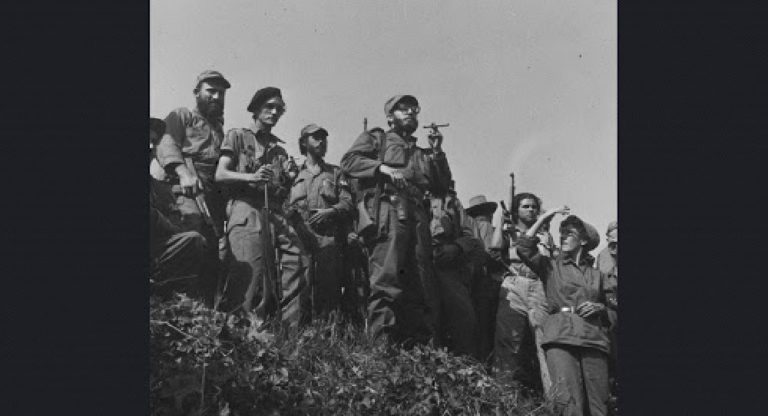 Castro ve askerleri, bir gün sonra varacakları Havana yolunda. 7 Ocak 1959.