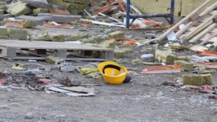 İnşaatın çatısından düşen 22 yaşındaki işçi hayatını kaybetti